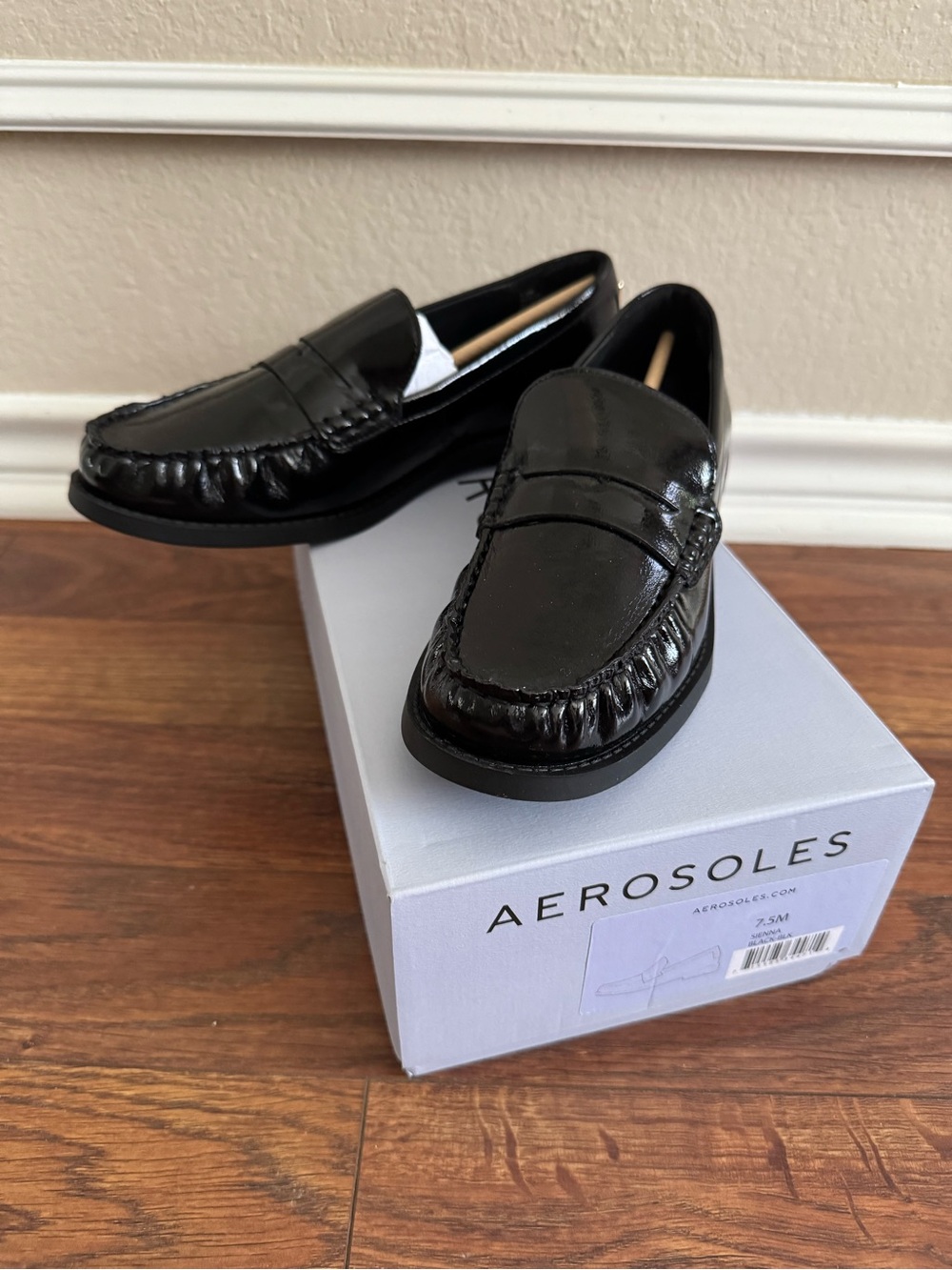 AEROSOLES Sienna Black Shiny Penny Loafers 7.5M